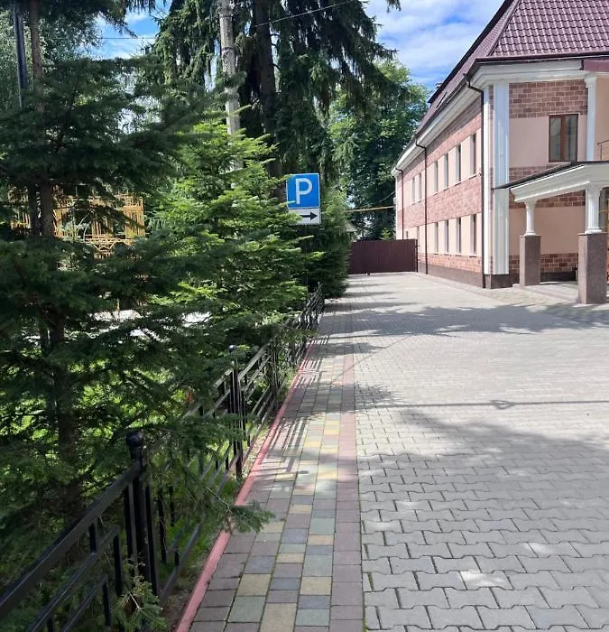 Готель Баронський Двір-1